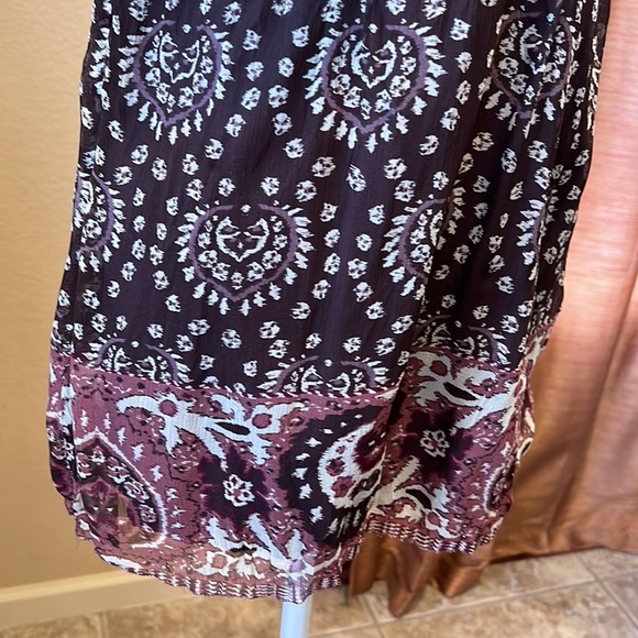 Gianni Bini v-neck Camisole size M, espresso, mauve and cream colored pattern. - Picture 4 of 6